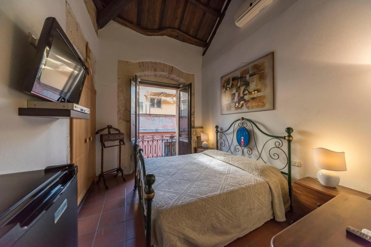 Guest house Relais Del Porto 2*
